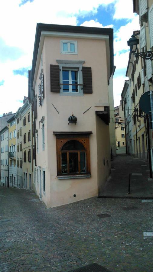 Casa Vacanze All'Angolo Trieste Exterior photo
